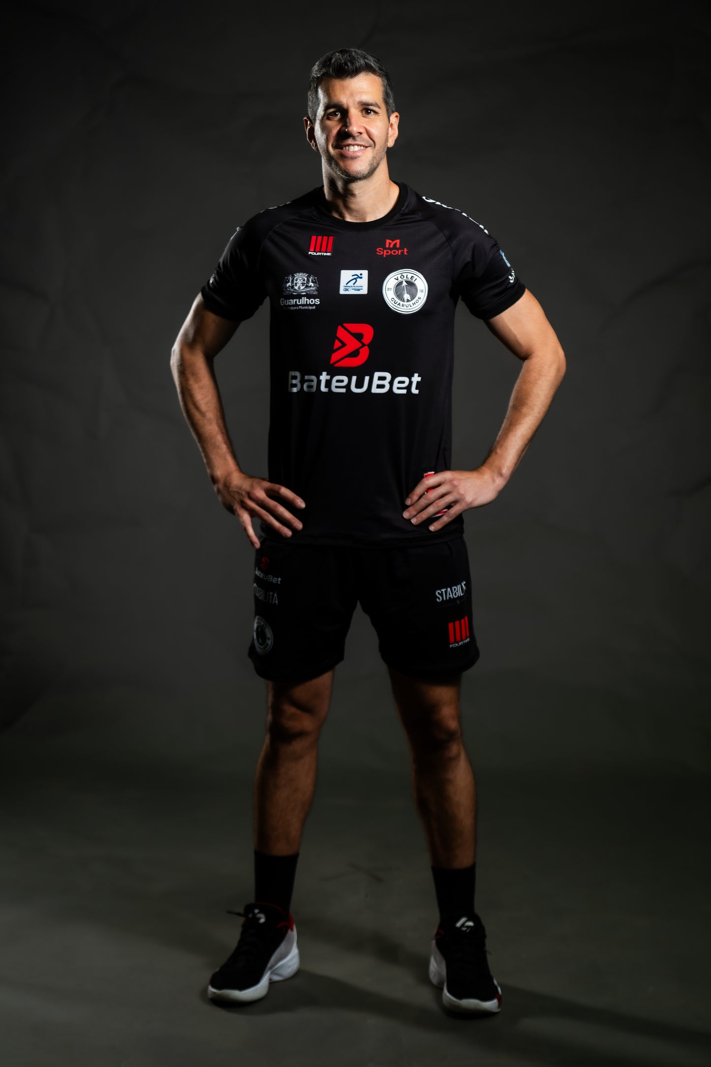 camiseta oficial vôlei guarulhos bateubet preto personalizado